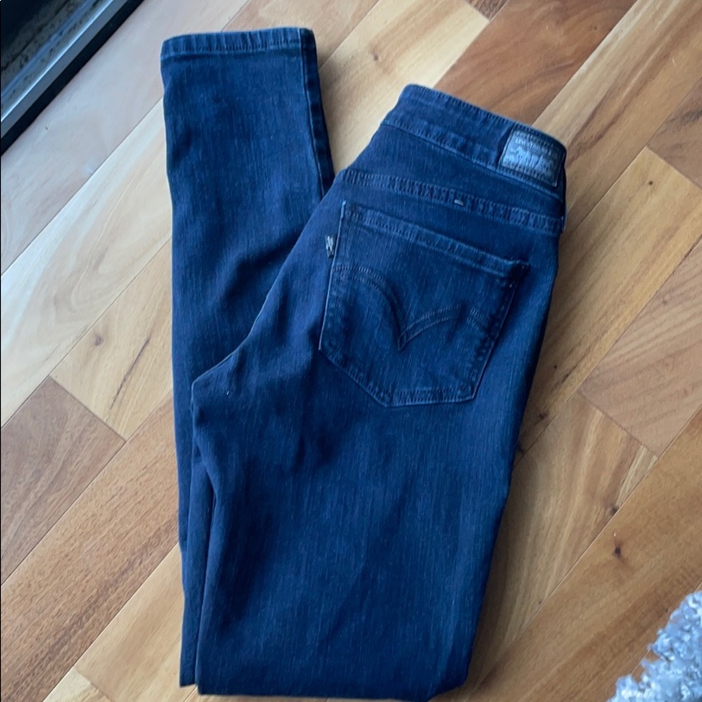 Black Levi’s 535 leggings